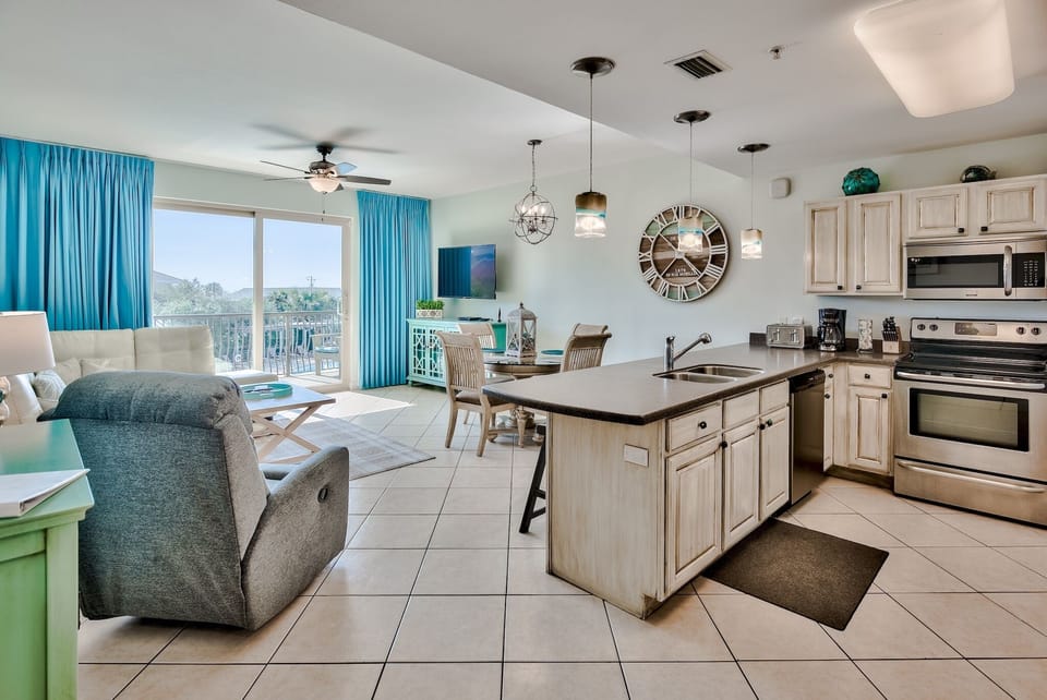 Open kitchen + living room