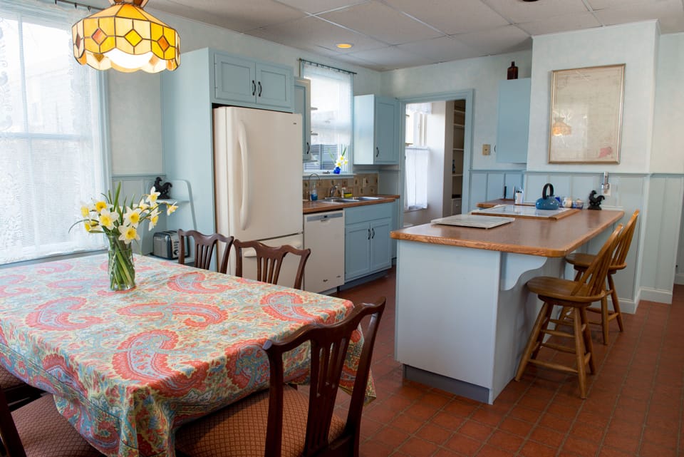 Large Eat In Kitchen