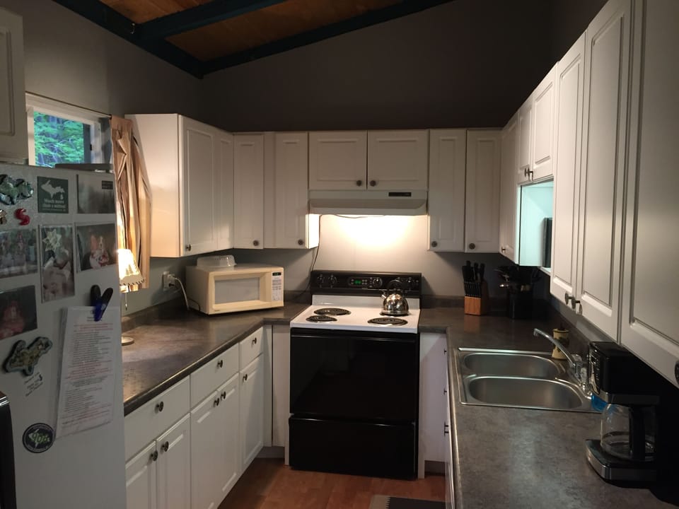 Well-stocked kitchen – just bring food and drinks!