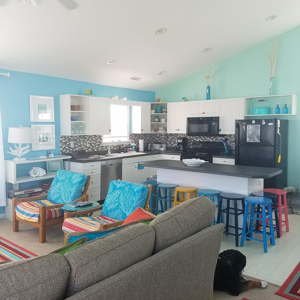 kitchen/lv rm