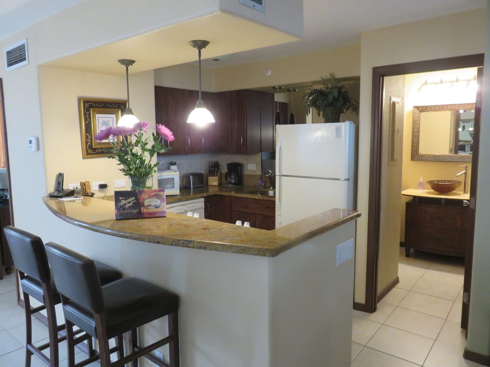 Large Kitchen with Granite countertops