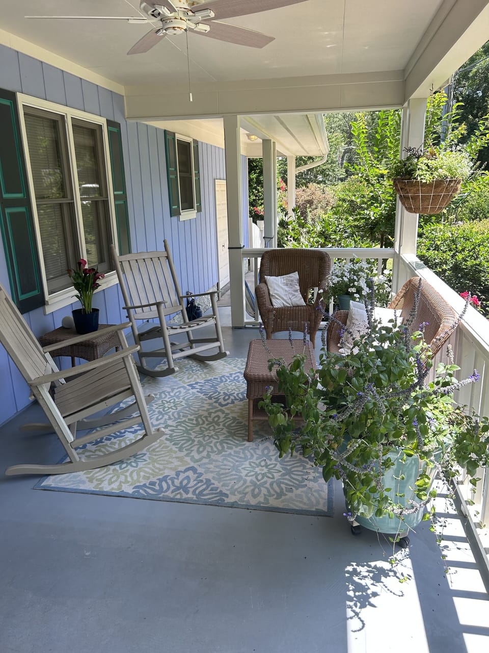 Front porch, everyone’s favorite spot!