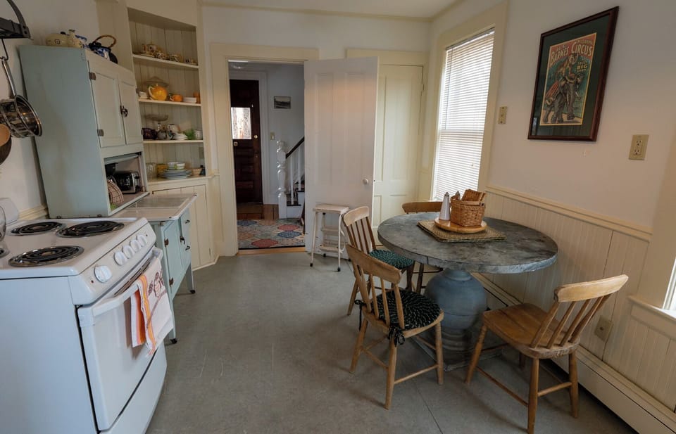 Kitchen and breakfast table