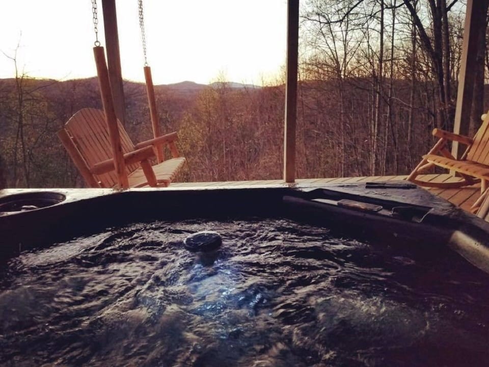 Hot Tub with a Million Dollar View!