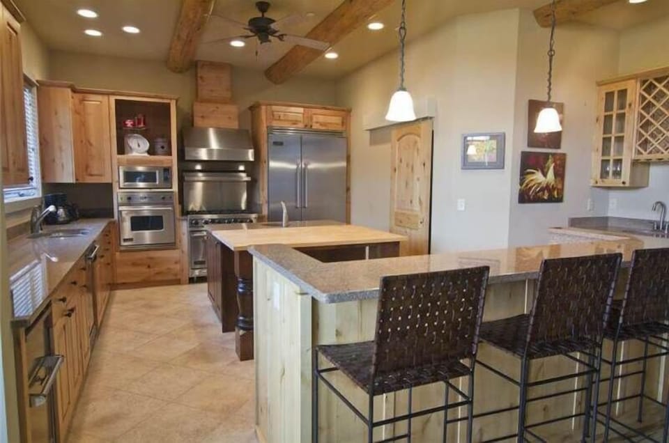 top of the line Viking appliances! Vaulted ceilings create plenty of space! 
