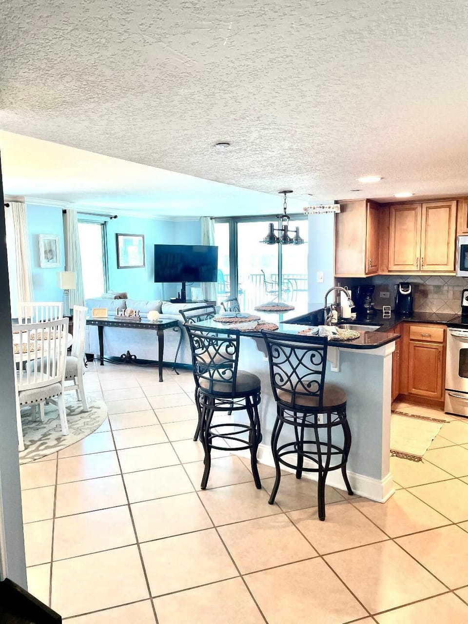 Custom cabinets, granite countertops, stainless steel appliances & fully stocked