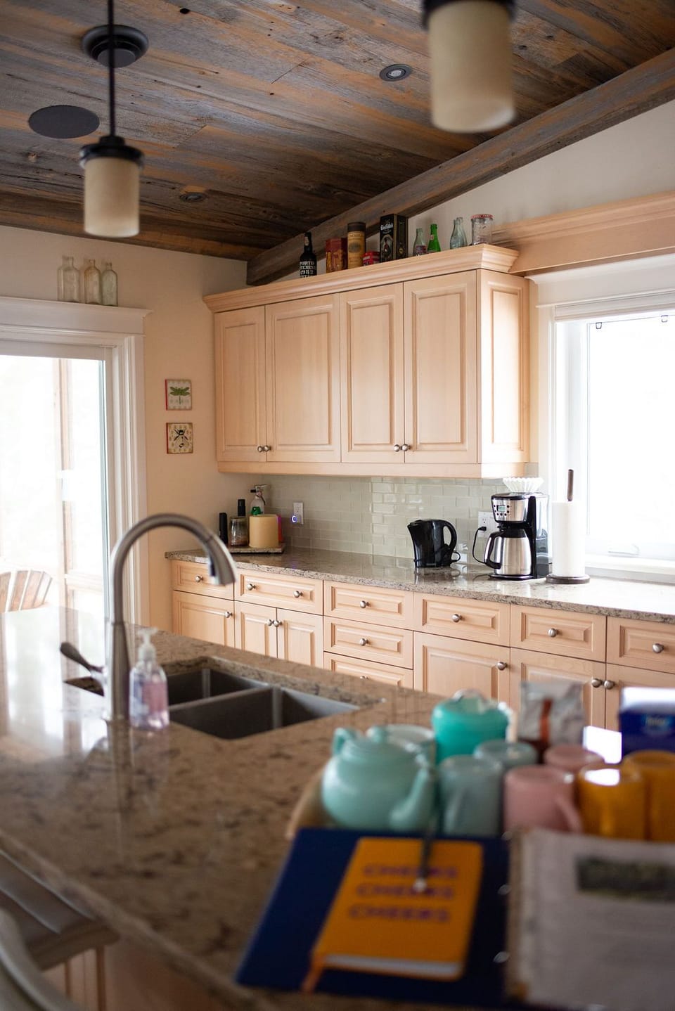 Kitchen Island with sink, dishwasher