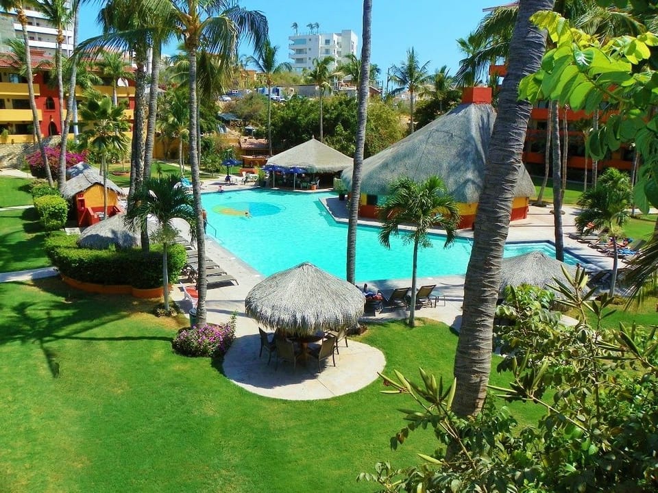Pool and Common grounds. They always look beautiful. 
