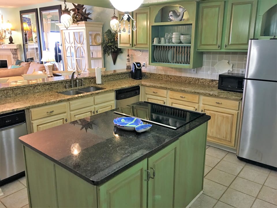 Loads of counter space and a free standing ice maker!  Plenty of room for cooks!