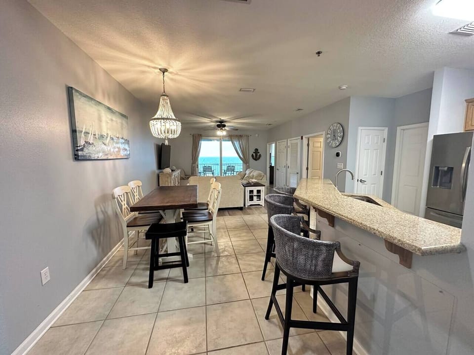 Welcome! Open kitchen with bar seating area