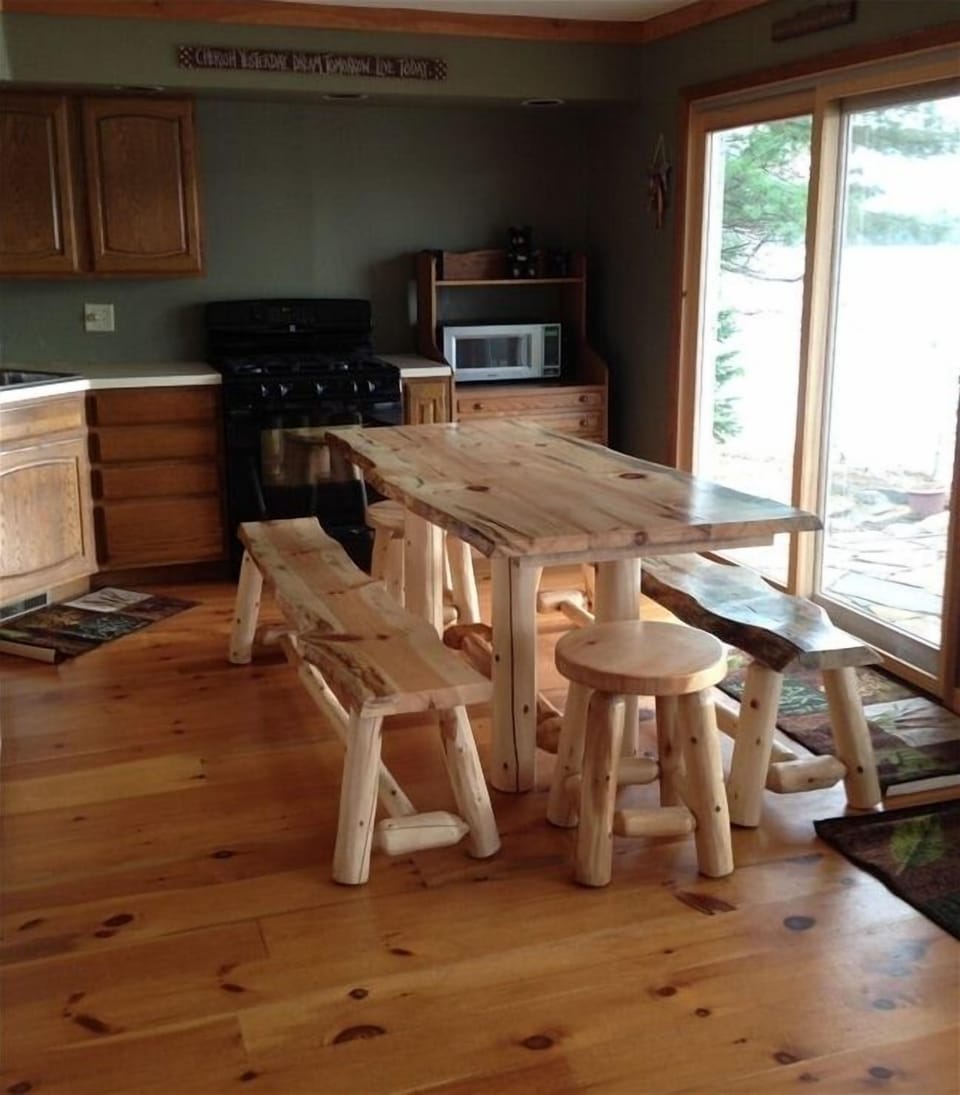 Kitchen ~ Lake View ~ Pine Table ~ New Kenmore Gas Stove ~ Microwave 