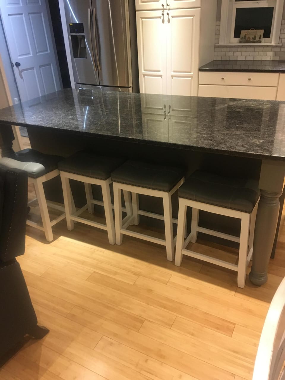 Kitchen Island - Seats 4