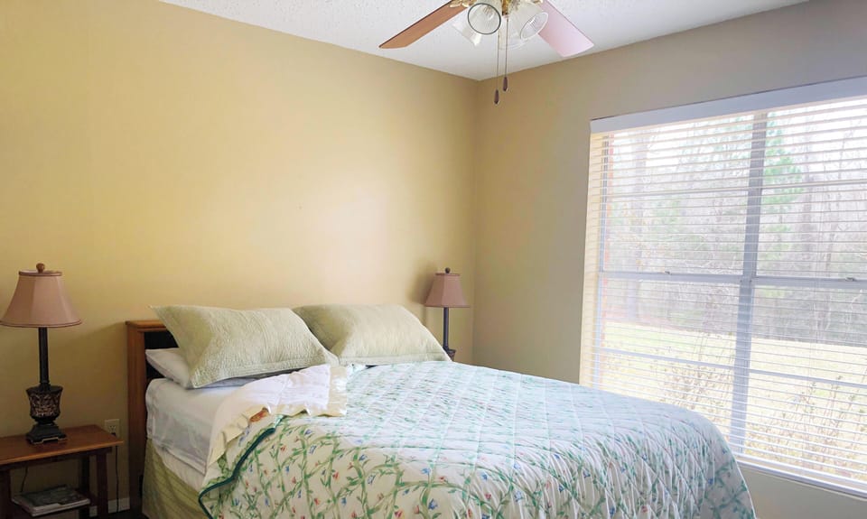 Bedroom 2 Queen Bed