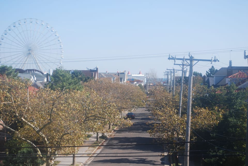 1 block to beach. Ocean view from top floor.