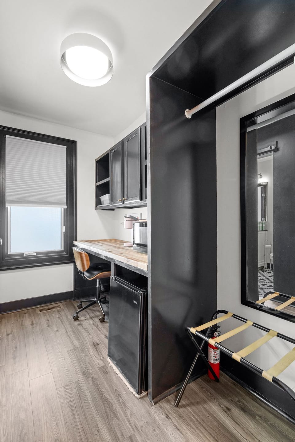 Mirror, Hanging and Luggage Rack
