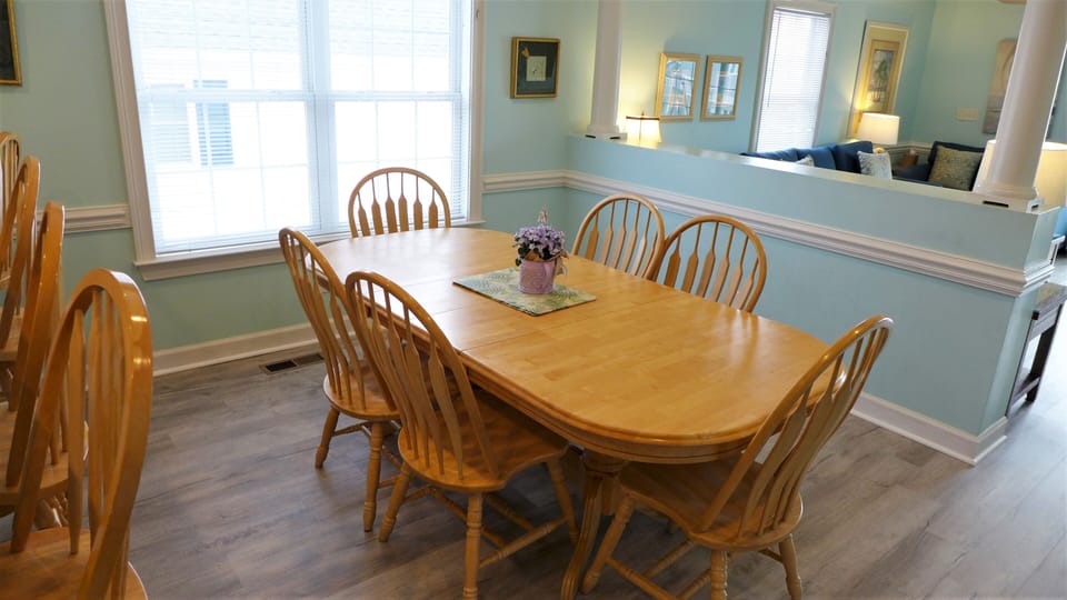 Dining area. Includes 4 seats at counter.