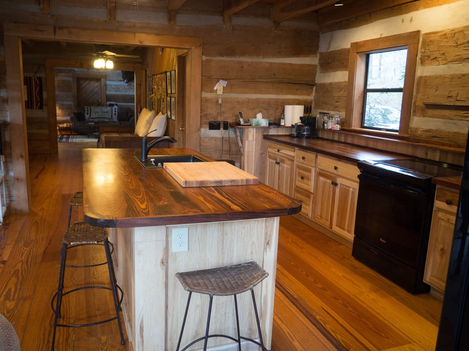 Newly remodeled kitchen! All the supplies/cookware/utensils you need. 