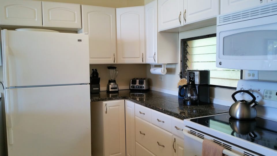 WELL STOCKED KITCHEN