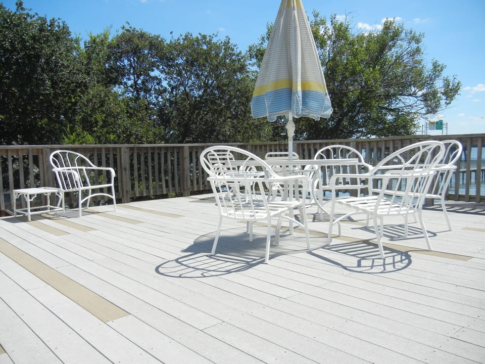 2nd floor deck 