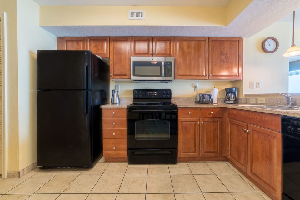 Open Plan Kitchen with Granite Counter Top