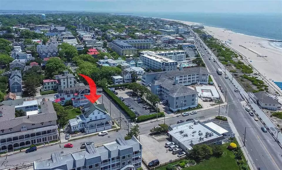 One block to Grant Street Beach