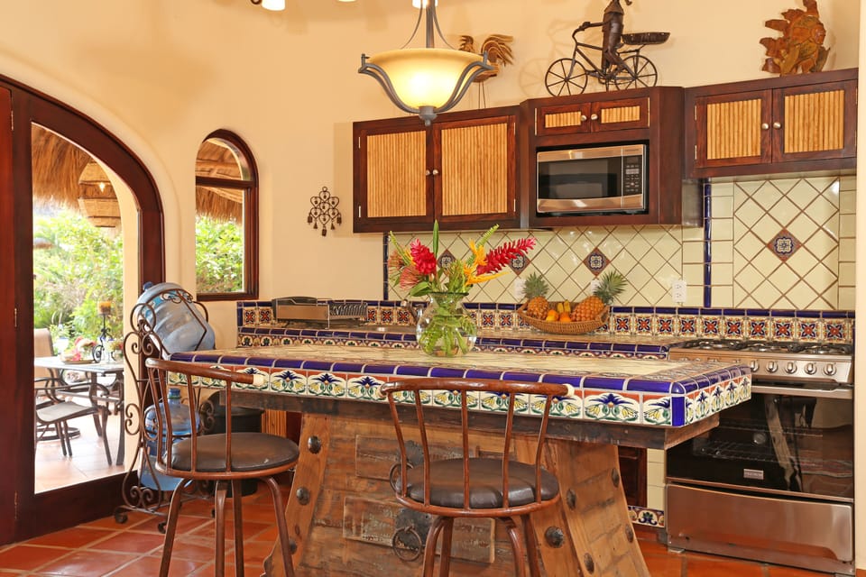 Fully equipped kitchen with stainless fridge, stove, oven, filtered water