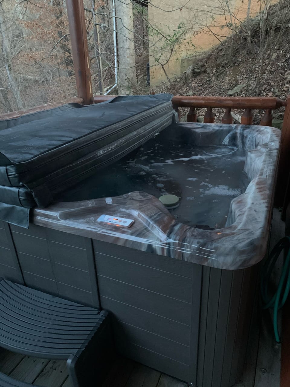 Hot tub on lower balcony 