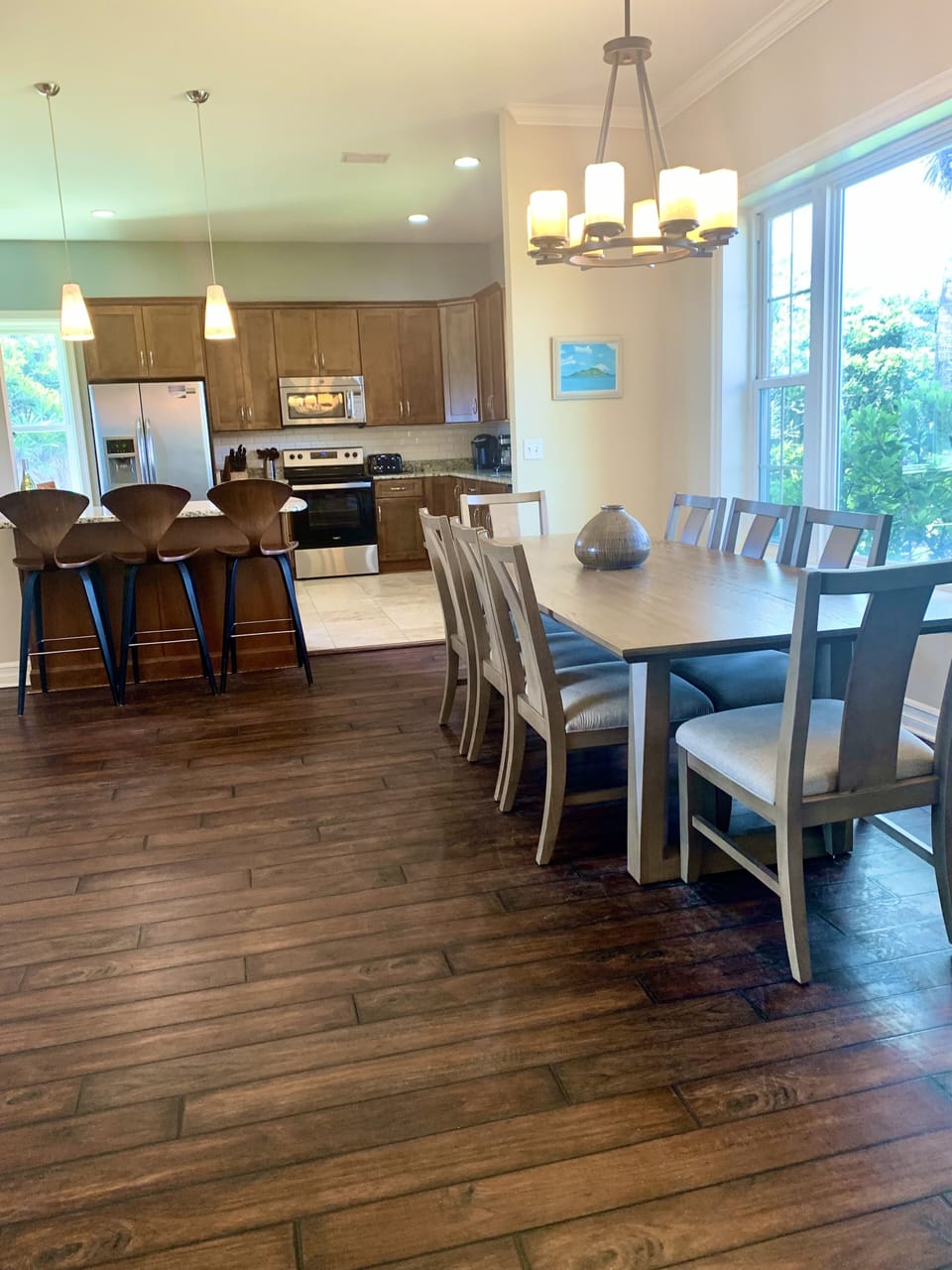 Kitchen & dining area
