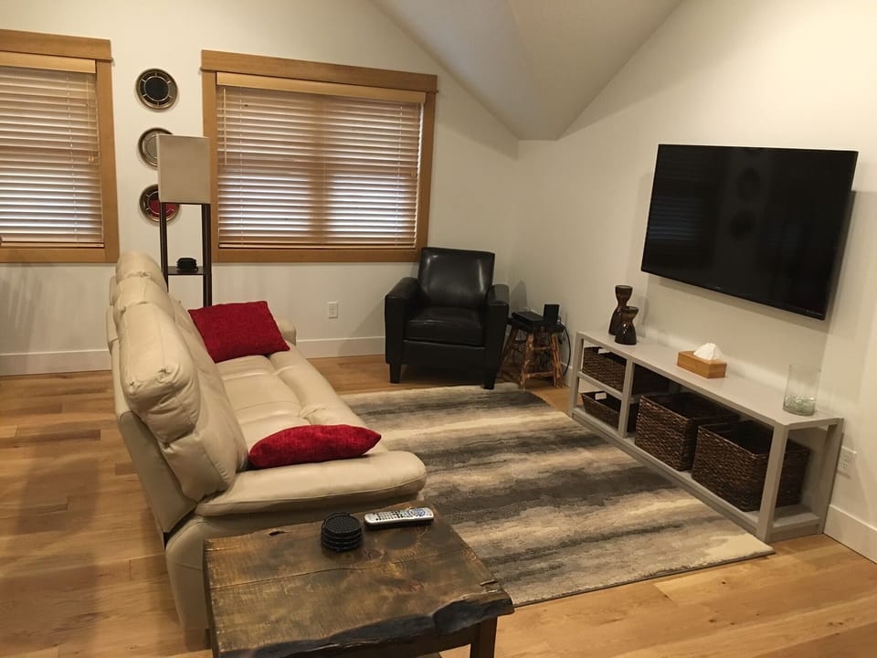 Living Room with flat screen tv, cable, and wifi.