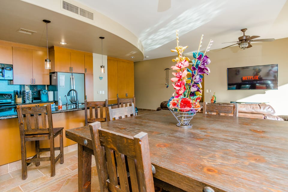 Dining Area & Kitchen
