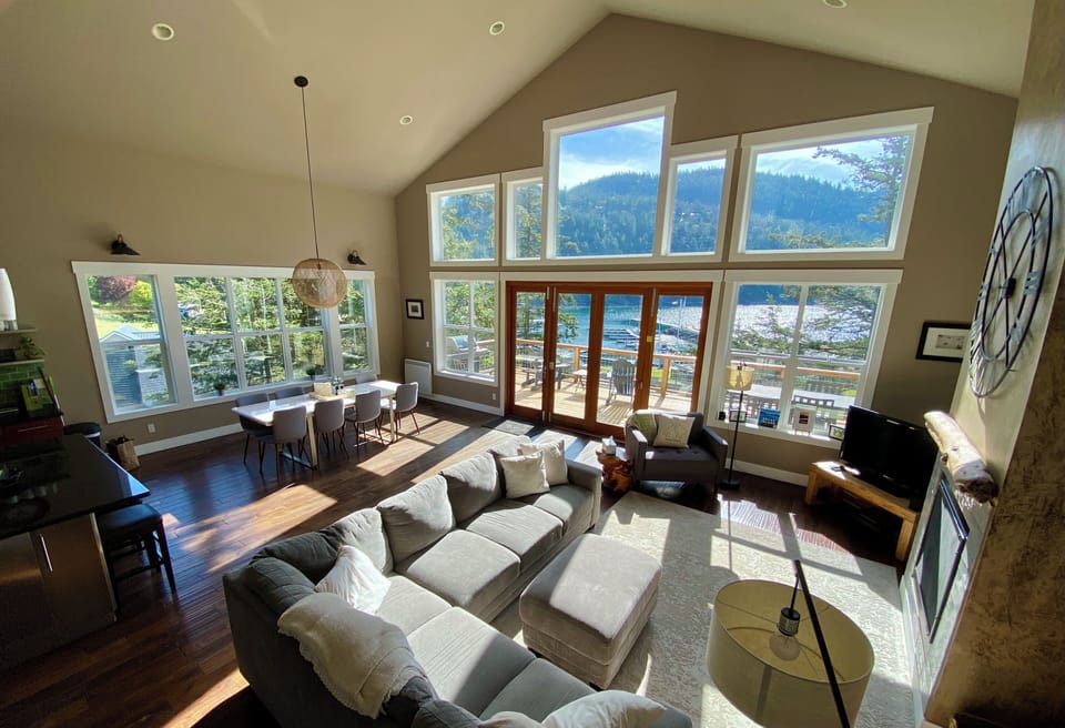 Living room with b-folding door closed
