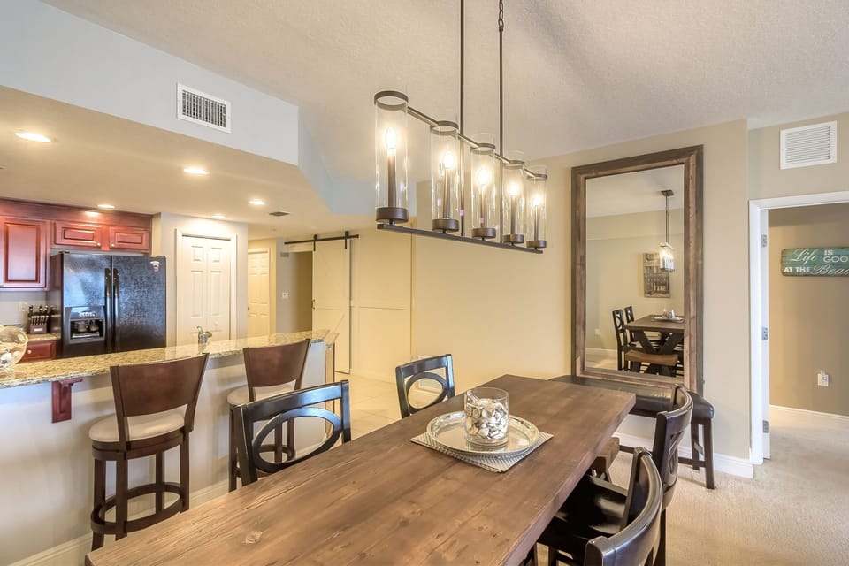  Vintage light (Led) with reclaimed wood table 