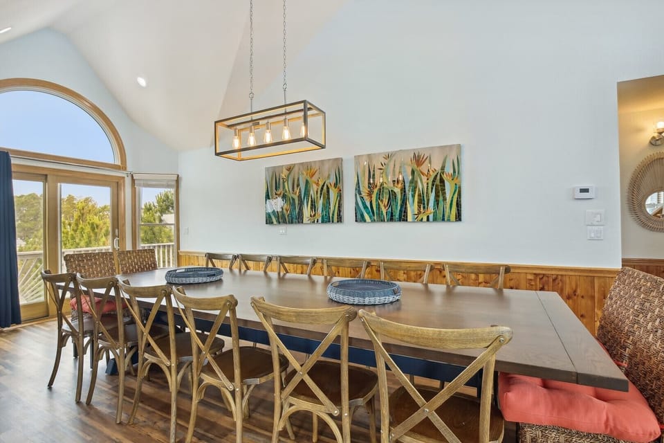 Dining Area Seating for 16-_g3a8960