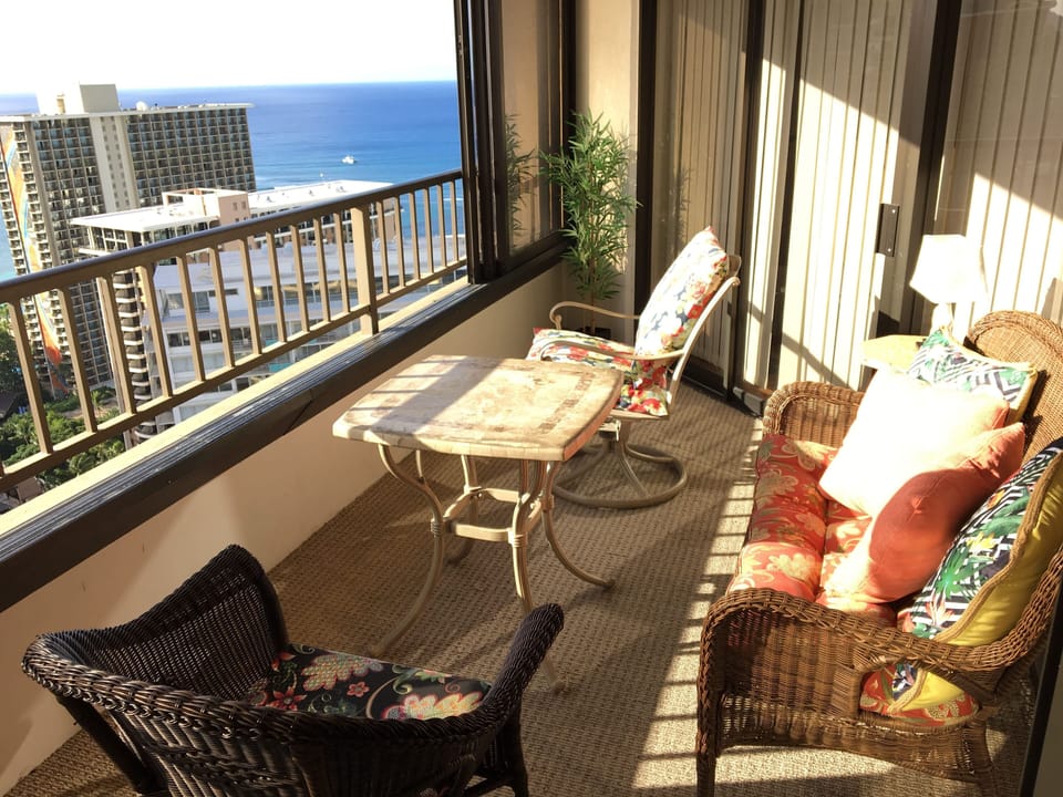 Spacious Enclosed Lanai