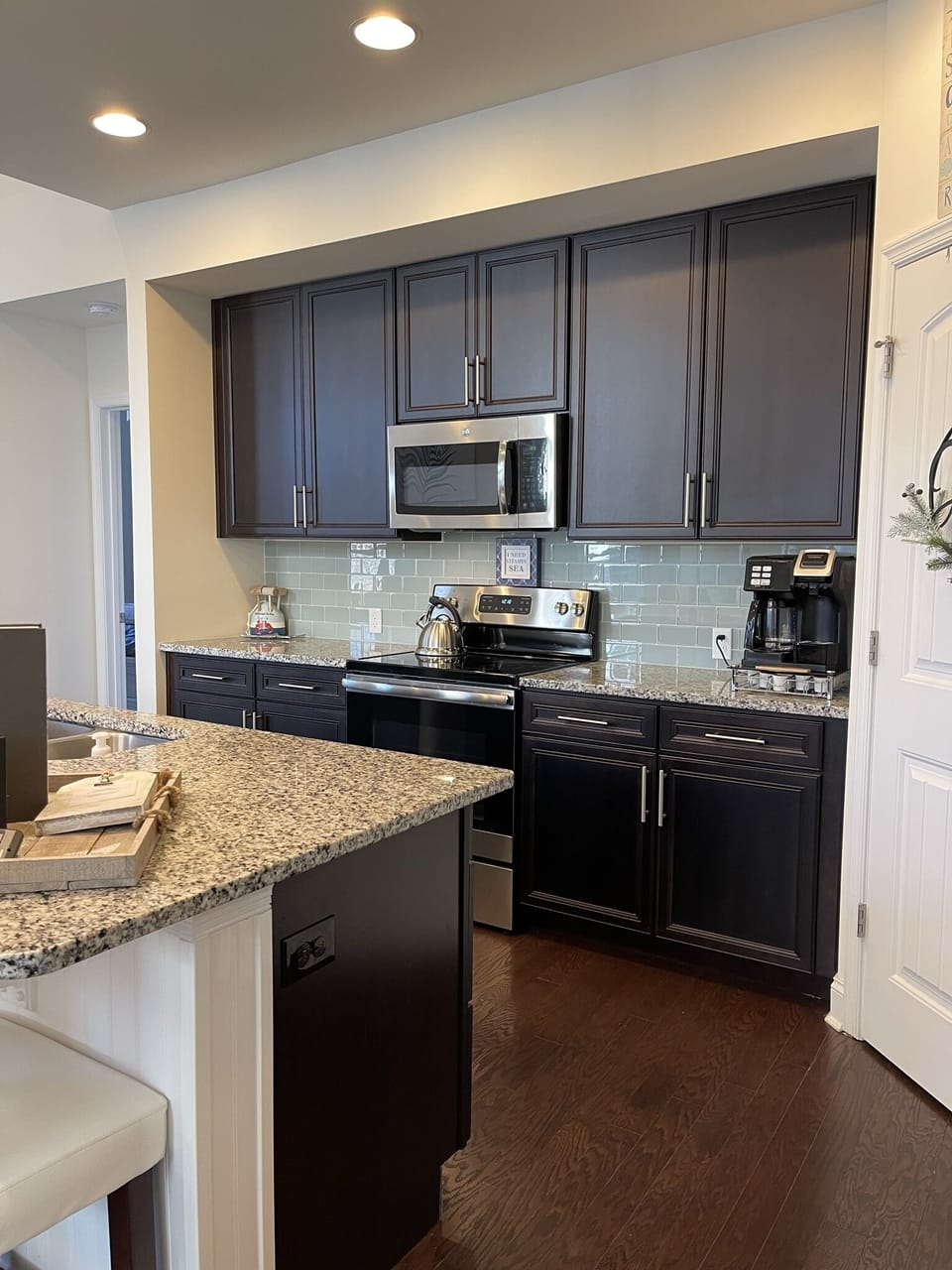 Kitchen, stainless steel appliances, large walk-in pantry, well-stocked!
