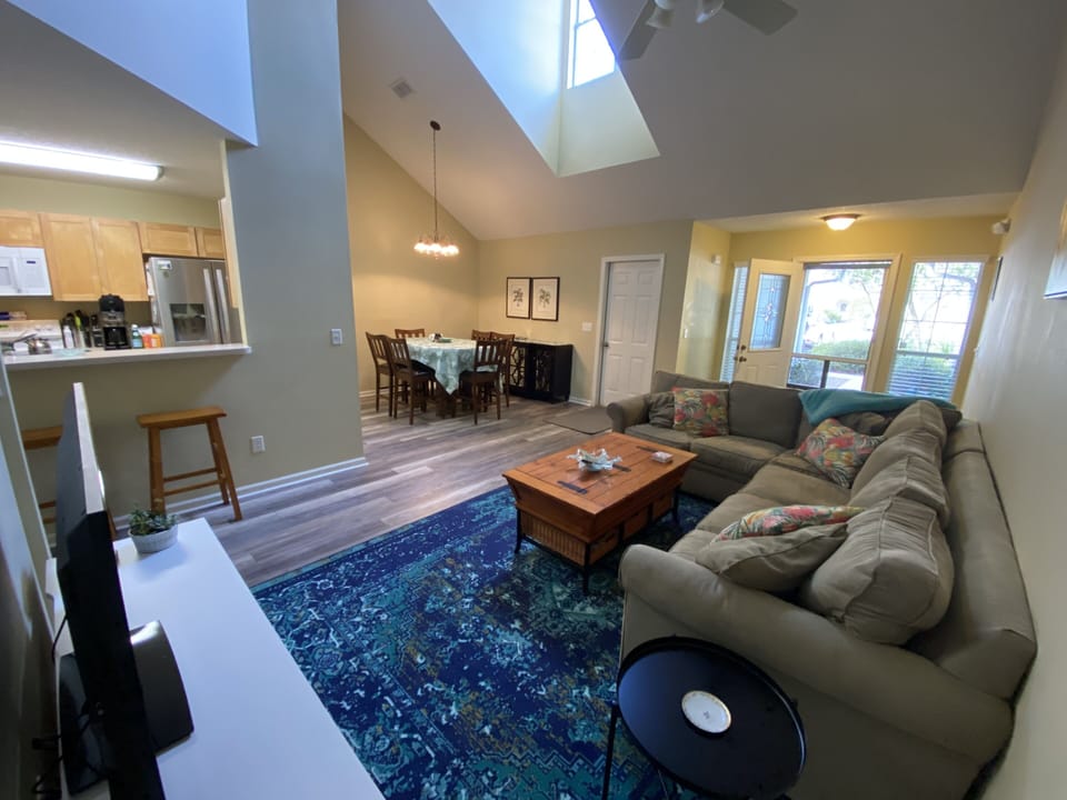 Main Level - Living, dining & kitchen