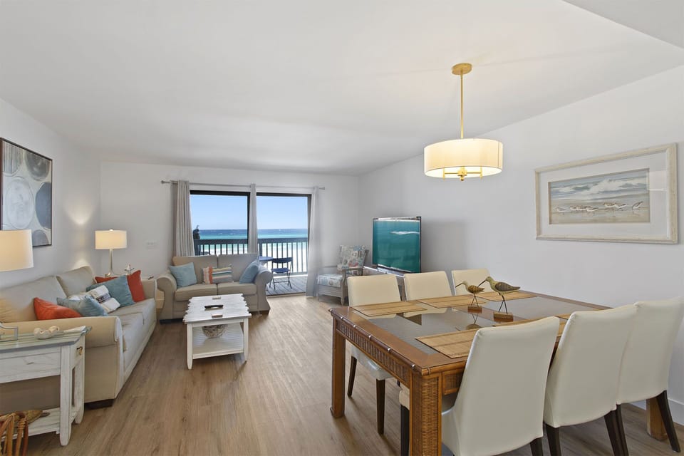 22-Shoreline-Villas-7-Dining