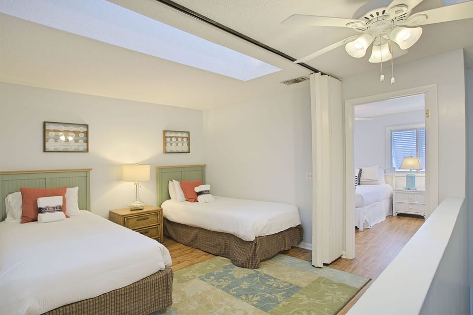 22-Shoreline-Villas-7-Bonus-Room