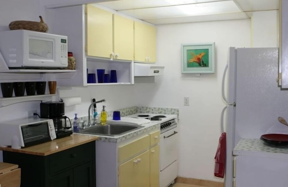 Clean, bright & fully equipped!