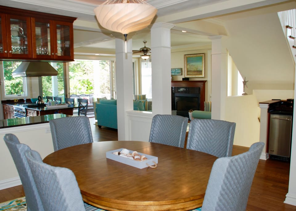 Open, bright 2nd floor w/dining room, kitchen, living room, wet bar w/ice maker.