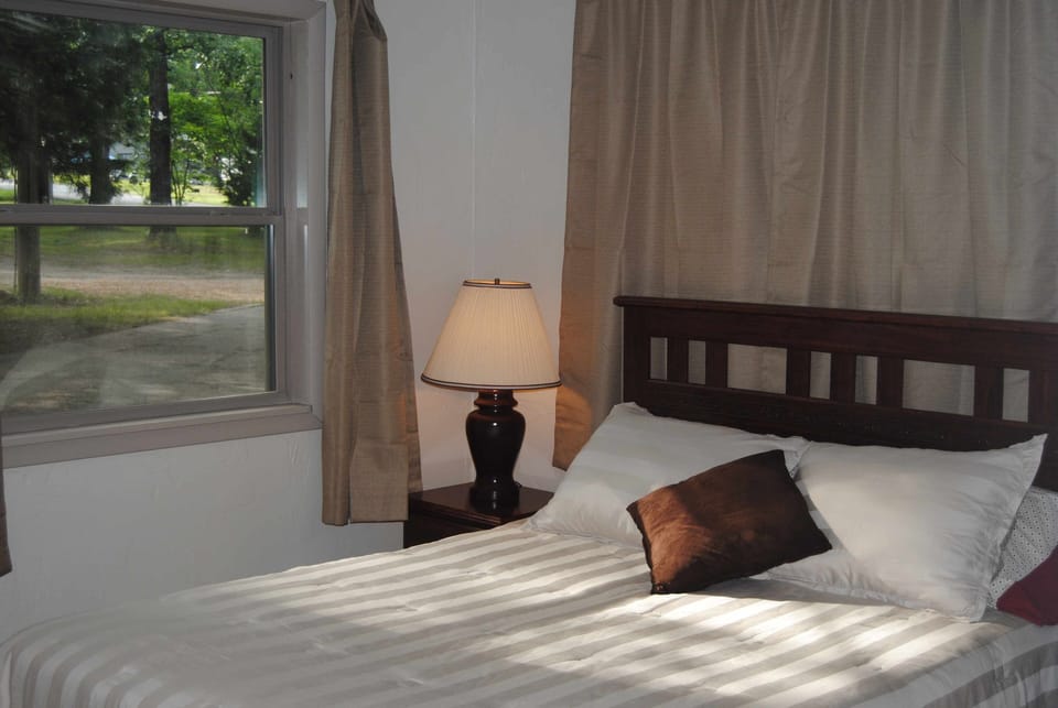 Bedroom with new Serta Queen mattress set