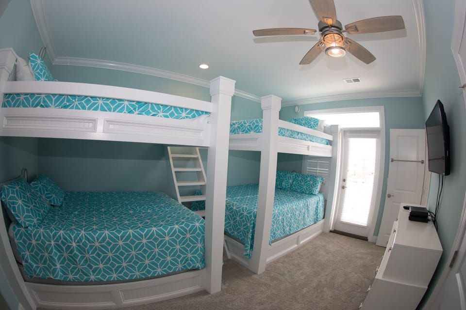 5th Bedroom 4 Queen Bunks