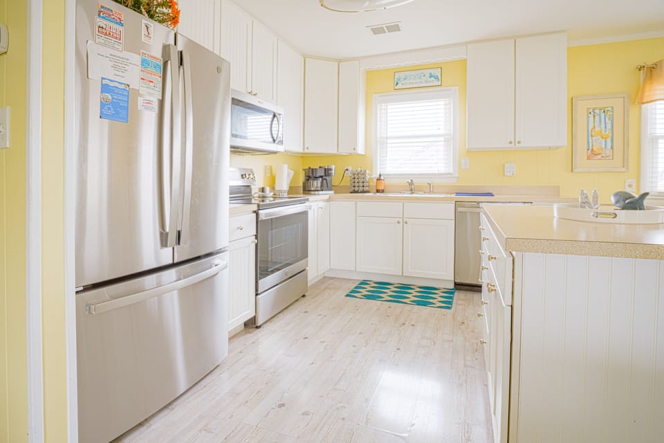 Another view of the sunny kitchen.
