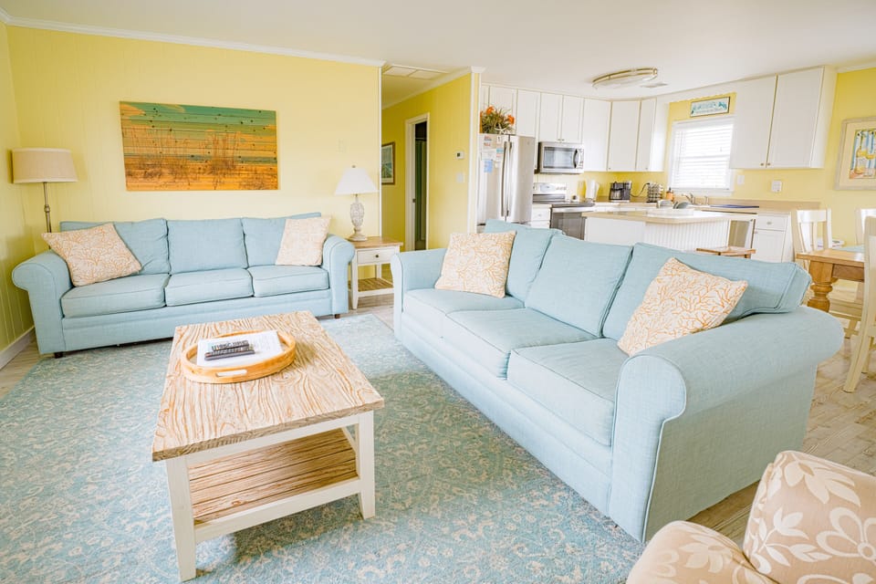 Another view of the living room - plenty of space for the kids to play!