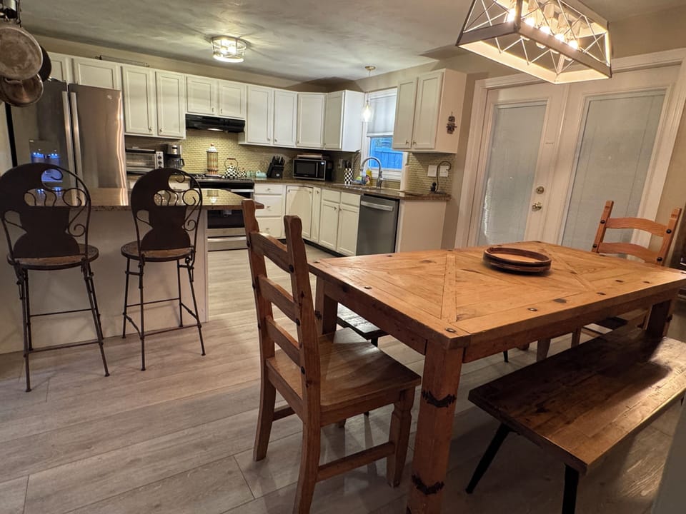 Eat in kitchen. Table seats 8. Island seats 2.
