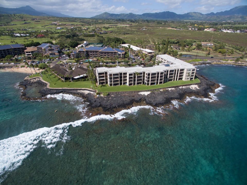 Kuhio Shores Property with Beach House Restaurant on the left.