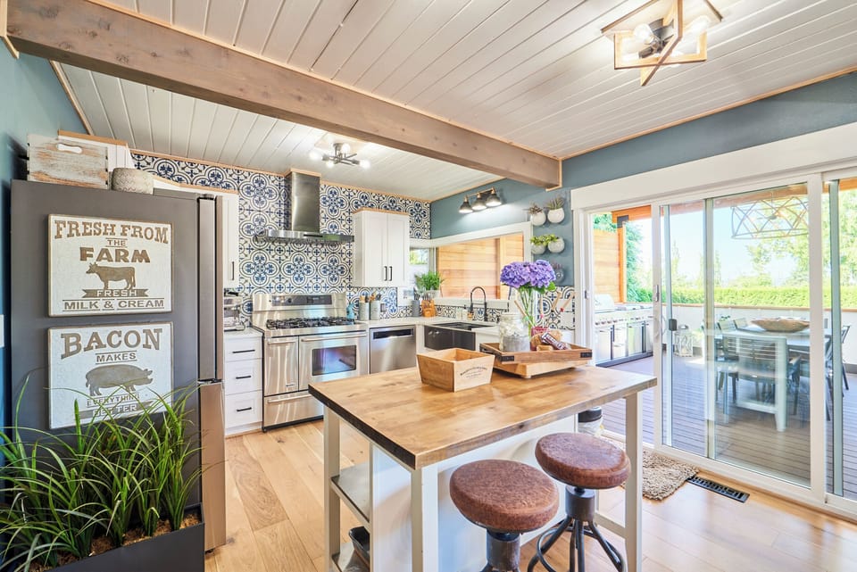 Gorgeous kitchen with gas range 