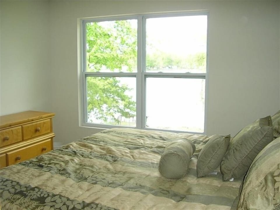 rear bedroom with nice view of lake (it now has blinds)