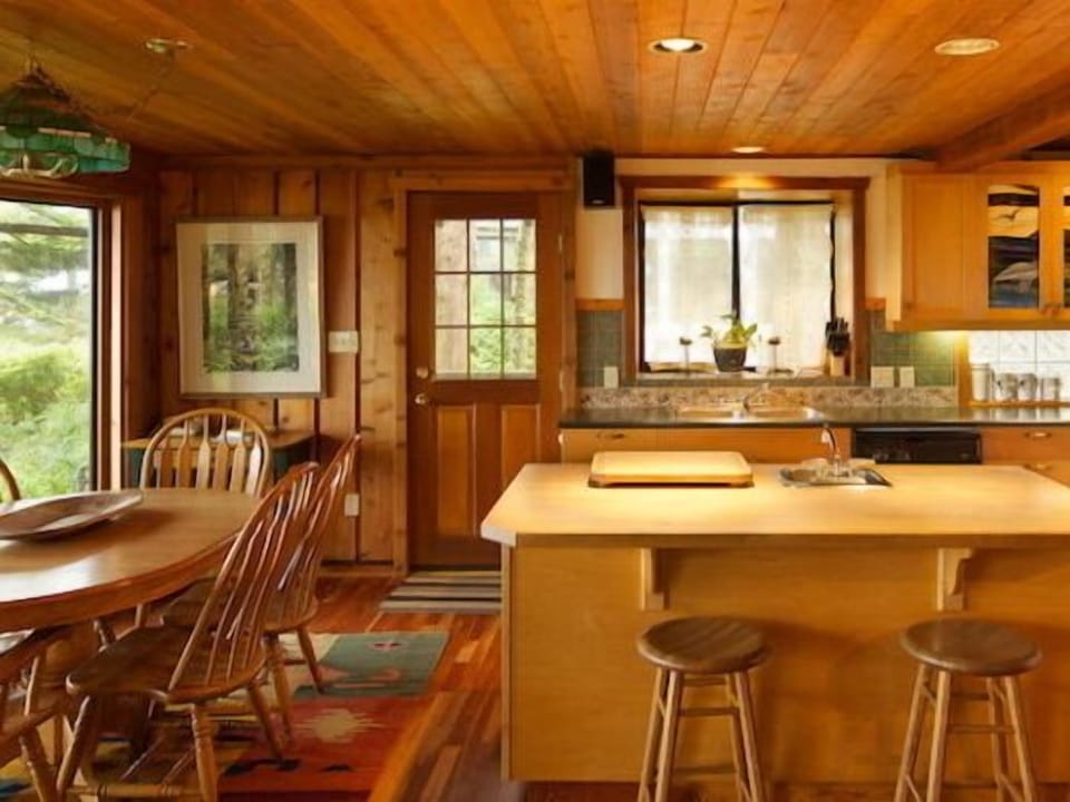 gourmet kitchen