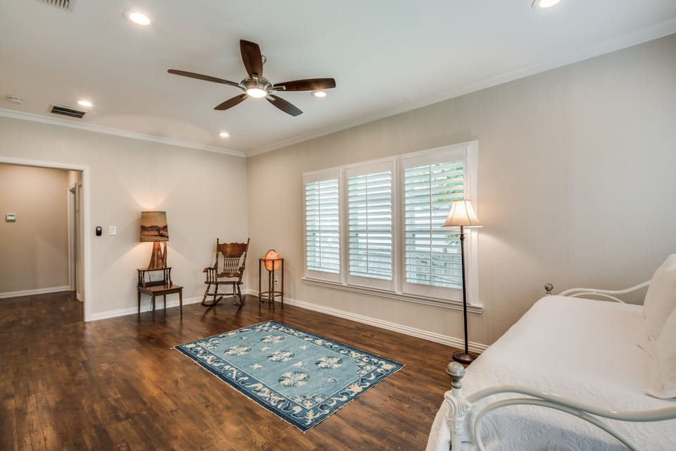 Second living room with twin daybed and trundle bed
